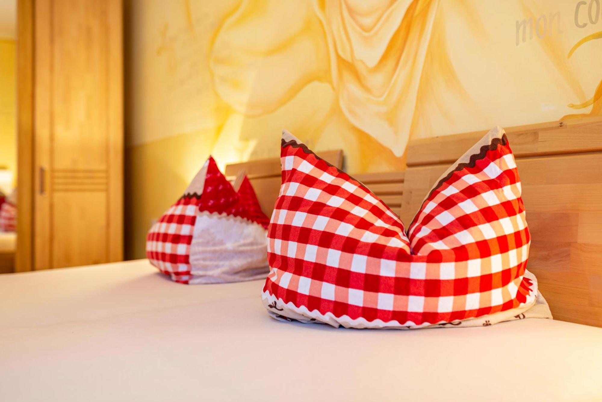 Schusterjunge Aparthotel ซัสบาควัลเดิน ภายนอก รูปภาพ