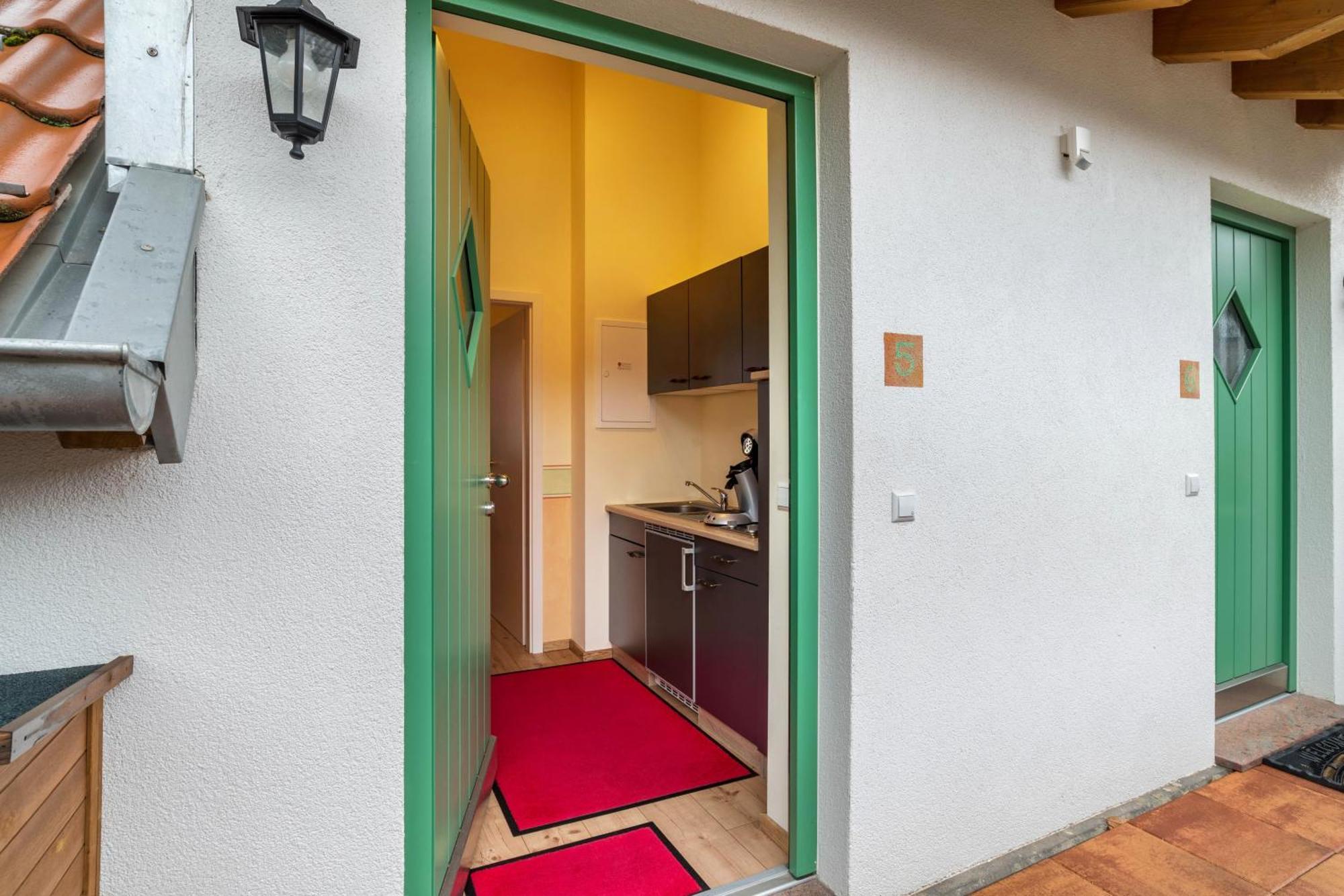 Schusterjunge Aparthotel ซัสบาควัลเดิน ภายนอก รูปภาพ