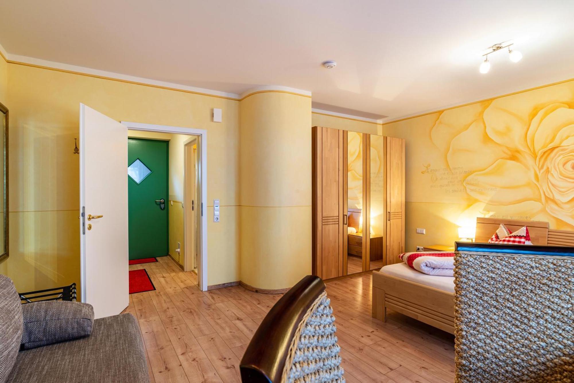 Schusterjunge Aparthotel ซัสบาควัลเดิน ภายนอก รูปภาพ